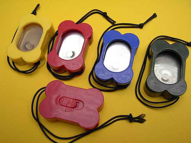 CLICKERBOX IN KNOCHENFORM MIT 3 LAUTST�RKEN, GUMMIBAND UND ROSTFREIER EDELSTAHLZUNGE